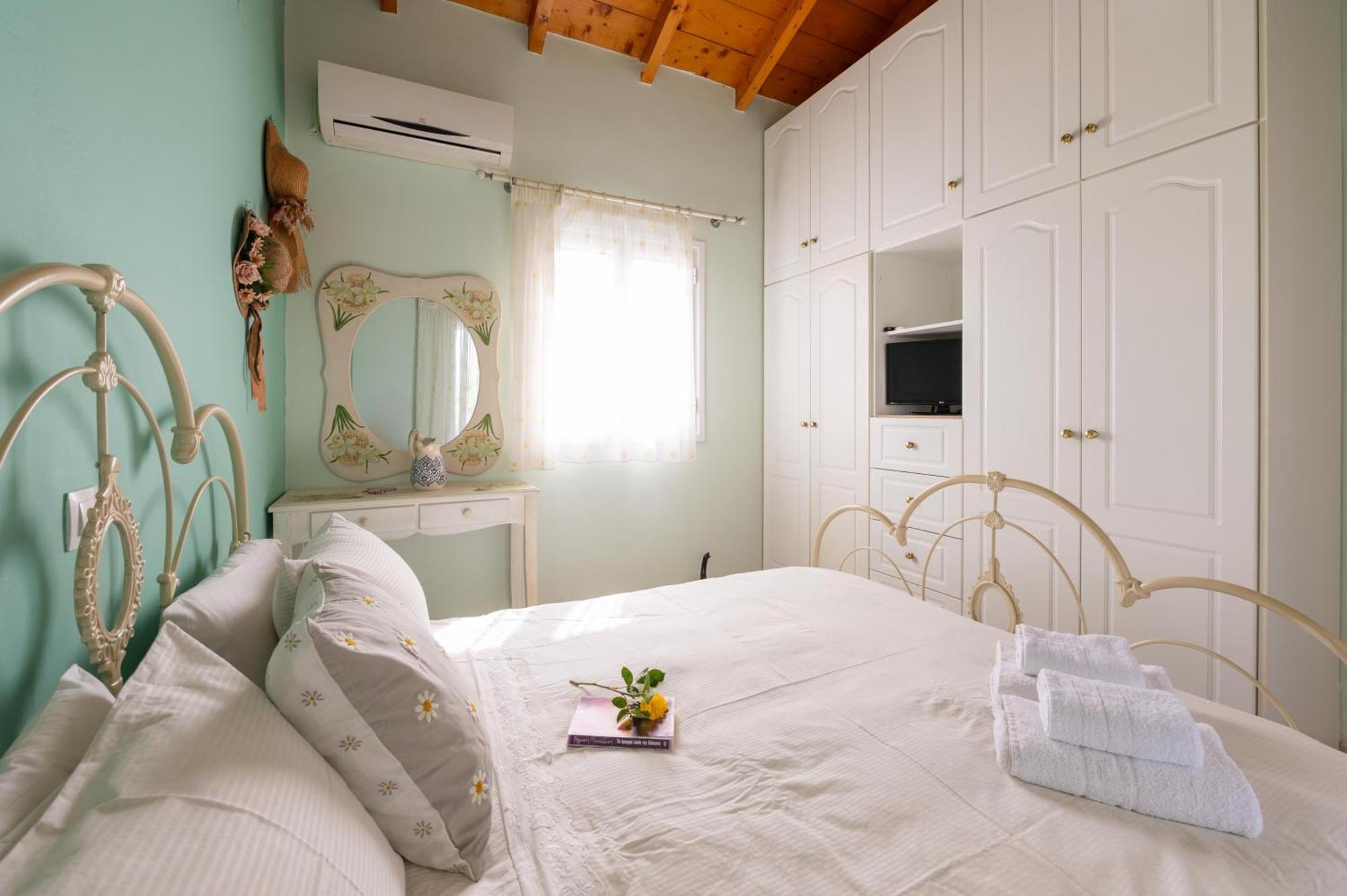 Spedion Villa - Near To Sea Villas With Heated Swimming Pool Gythio Extérieur photo